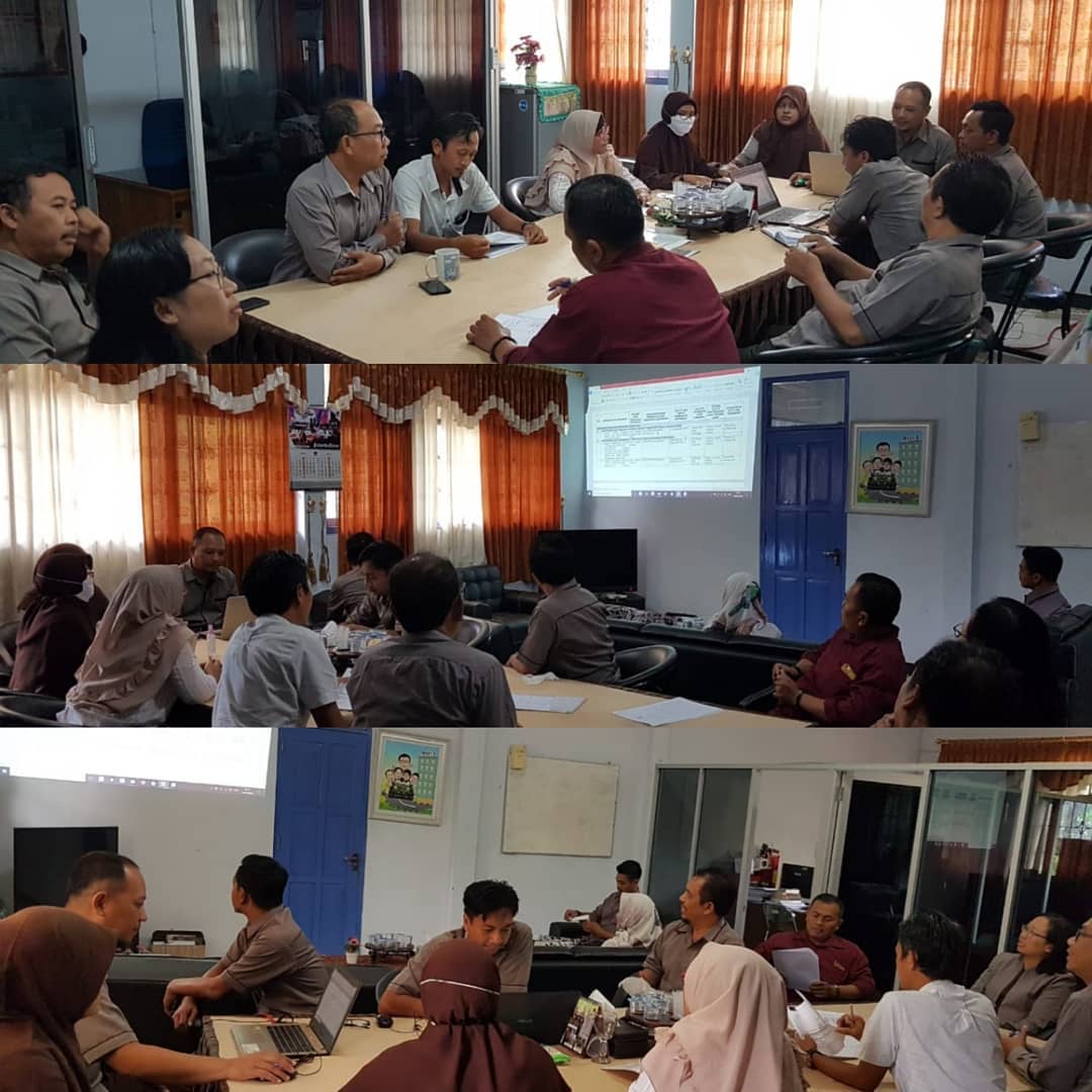 rapat pencermatan KPU dan Pejabat Struktural KPU Karanganyar, Rabu (18/3/2020)
